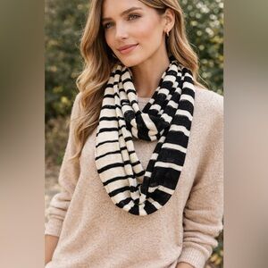ANN TAYLOR LOFT Infinity Scarf Black White Striped Open Knit Rayon Classic 12x66